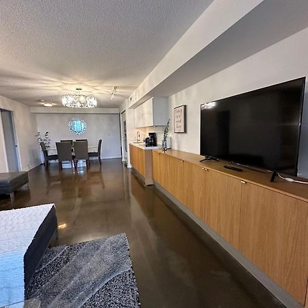 Toronto Downtown Luxurious Stylish 3 Bedroom 3 Bath 2 Balconies Near Rogers Centre Lakeview Condo 외부 사진