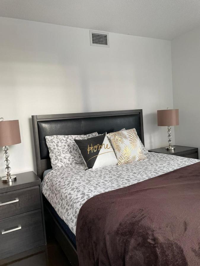 Toronto Downtown Luxurious Stylish 3 Bedroom 3 Bath 2 Balconies Near Rogers Centre Lakeview Condo 외부 사진