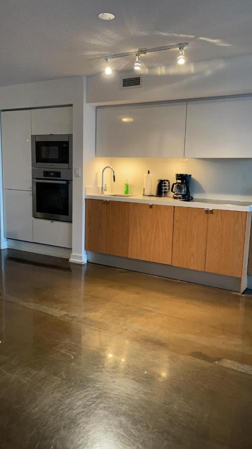 Toronto Downtown Luxurious Stylish 3 Bedroom 3 Bath 2 Balconies Near Rogers Centre Lakeview Condo 외부 사진