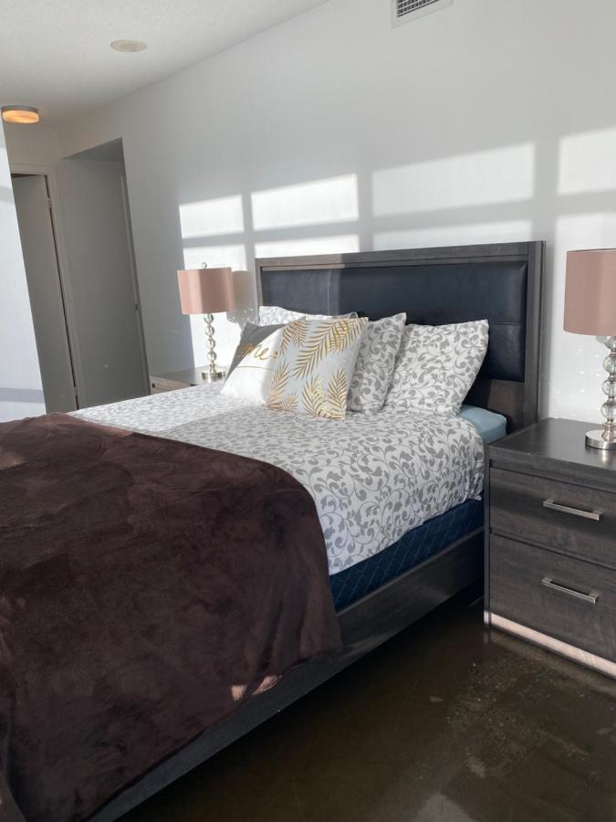 Toronto Downtown Luxurious Stylish 3 Bedroom 3 Bath 2 Balconies Near Rogers Centre Lakeview Condo 외부 사진
