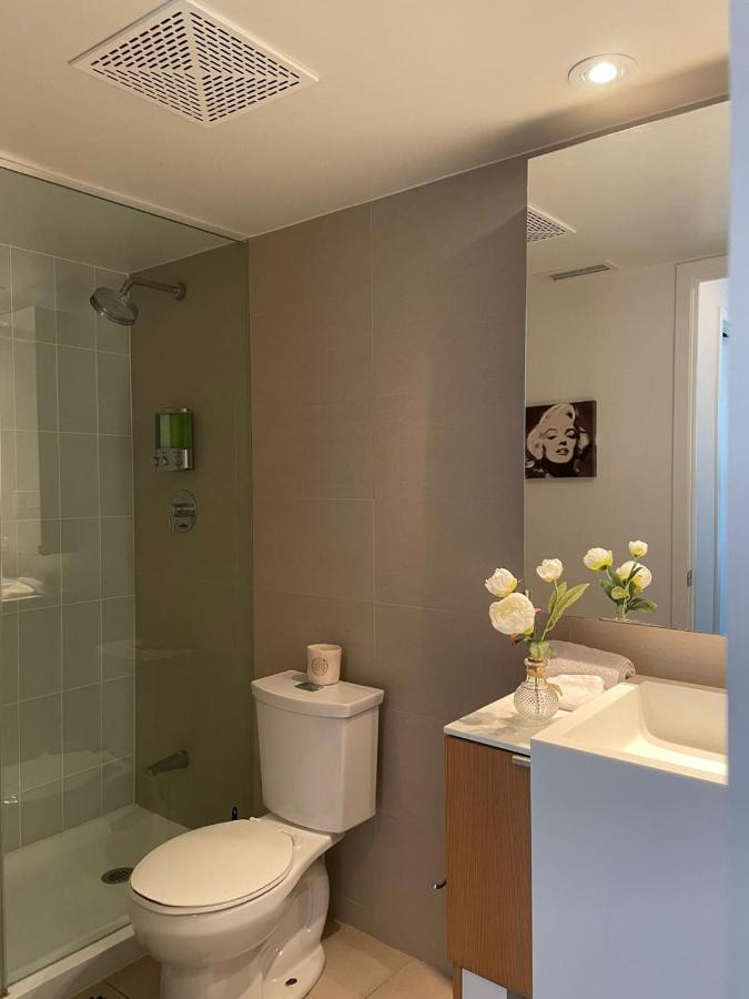 Toronto Downtown Luxurious Stylish 3 Bedroom 3 Bath 2 Balconies Near Rogers Centre Lakeview Condo 외부 사진