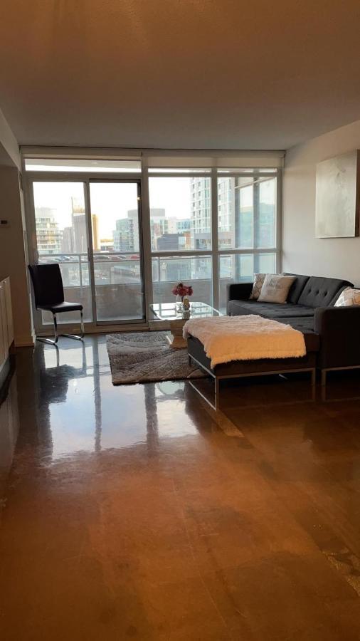 Toronto Downtown Luxurious Stylish 3 Bedroom 3 Bath 2 Balconies Near Rogers Centre Lakeview Condo 외부 사진