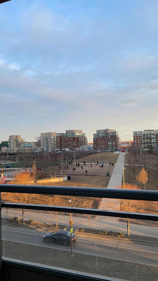 Toronto Downtown Luxurious Stylish 3 Bedroom 3 Bath 2 Balconies Near Rogers Centre Lakeview Condo 외부 사진