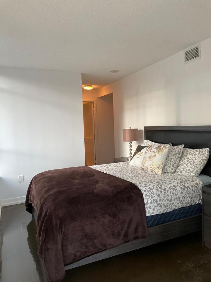 Toronto Downtown Luxurious Stylish 3 Bedroom 3 Bath 2 Balconies Near Rogers Centre Lakeview Condo 외부 사진