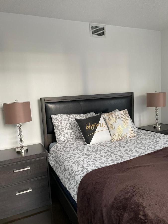 Toronto Downtown Luxurious Stylish 3 Bedroom 3 Bath 2 Balconies Near Rogers Centre Lakeview Condo 외부 사진