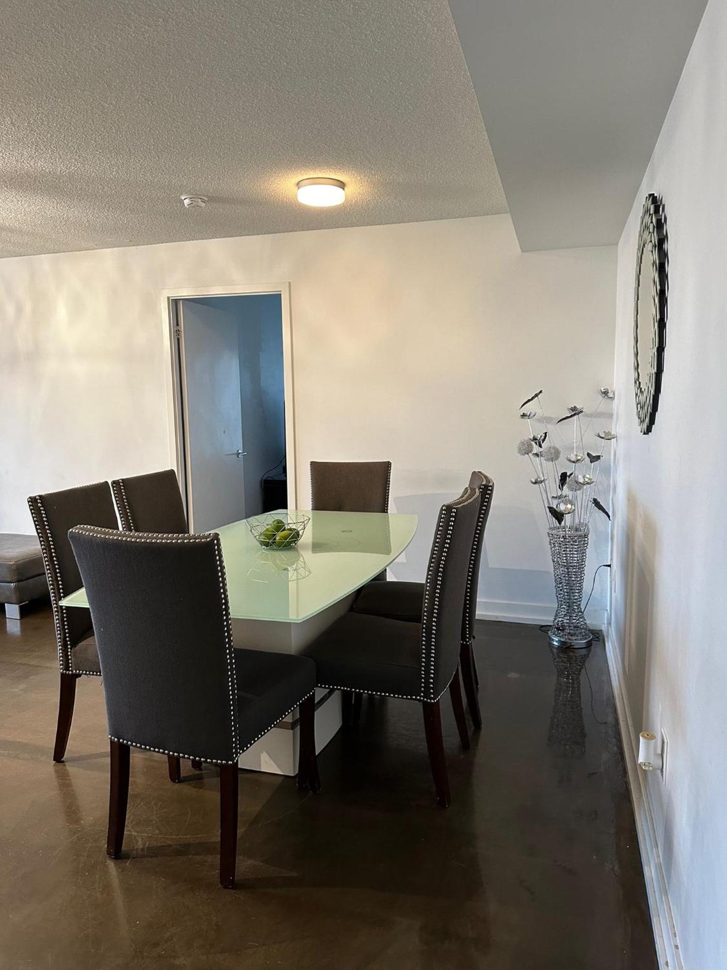 Toronto Downtown Luxurious Stylish 3 Bedroom 3 Bath 2 Balconies Near Rogers Centre Lakeview Condo 외부 사진