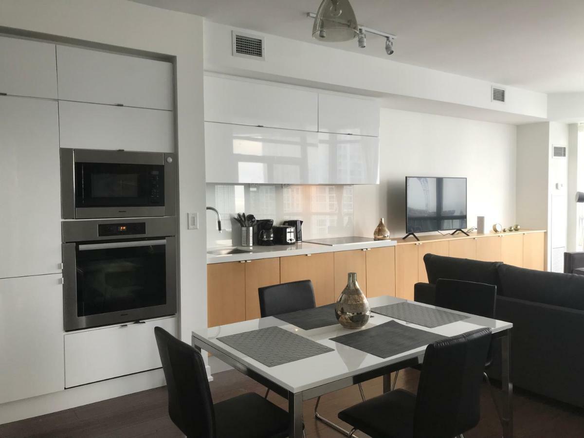 Toronto Downtown Luxurious Stylish 3 Bedroom 3 Bath 2 Balconies Near Rogers Centre Lakeview Condo 외부 사진